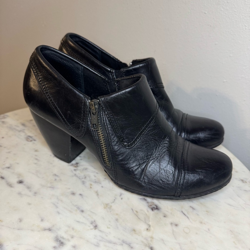 BOC Booties Size 8 Leather black heels Ankle Boots
